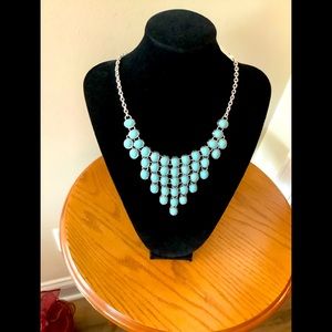 😊Beautiful bib cascade necklace, robin’s egg blue color, silver color chain.